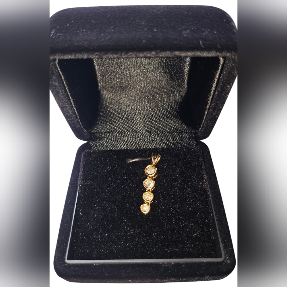 4P Diamond Pendant 18K Yellow Gold
